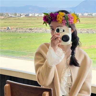 镜花不比人间月